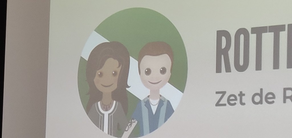 Foto van Rotterdammer Centraal logo in een presentatie