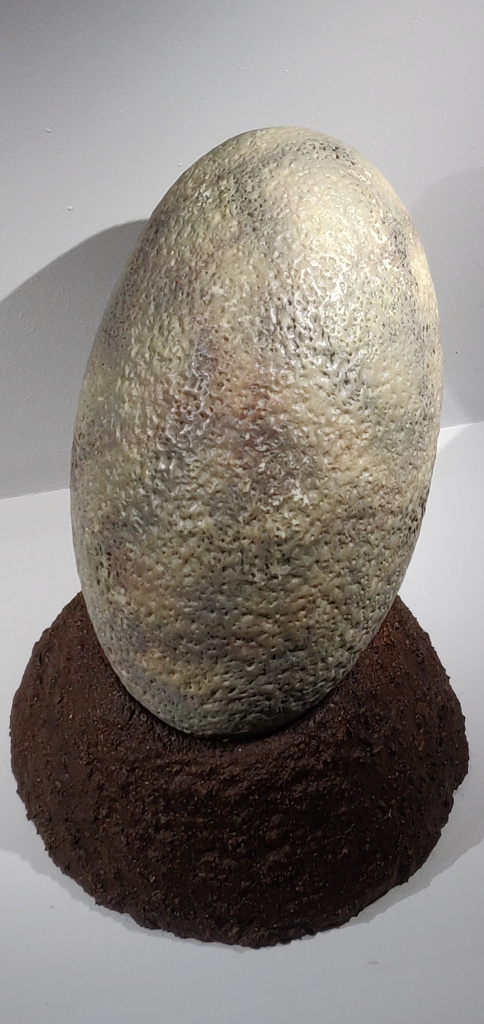 Dinosaurusei met leerachtige schaal en groenetinten