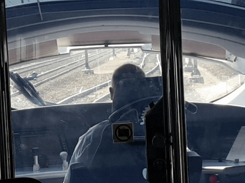 De wand van de ruimte van de machinist in de ICE hogesnelheidslijn is van glas. Daardoor kon ik er doorheen fotograferen en zien wat de machinist ziet onderweg door Duitsland.