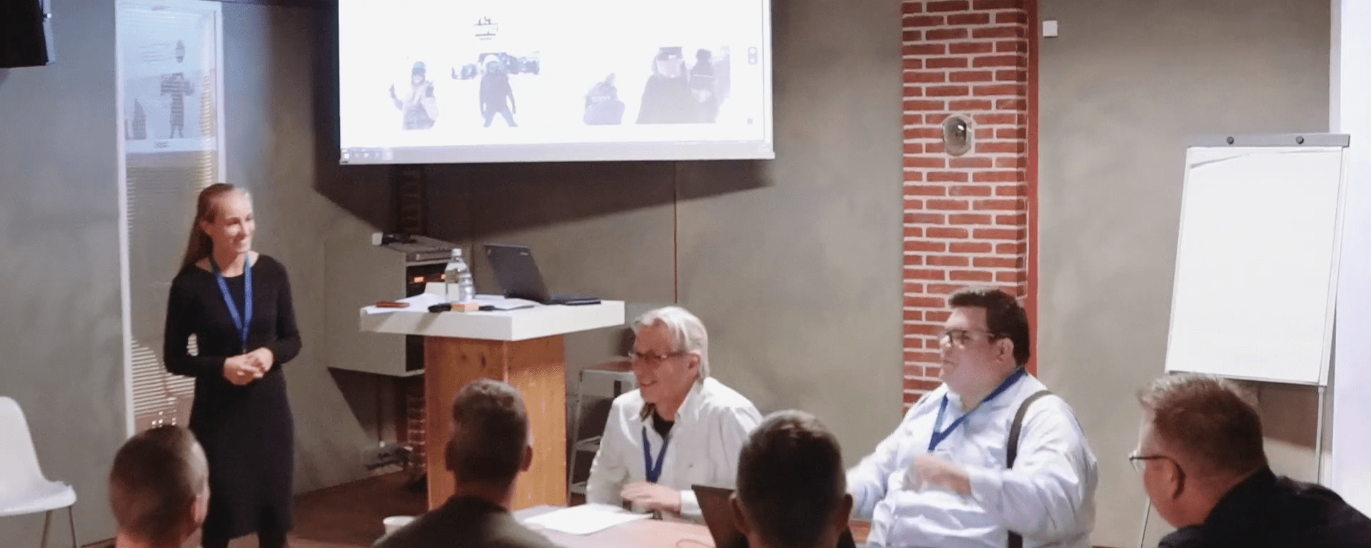 Charlotte, een workshop deelnemer en Randy tijdens de workshop.