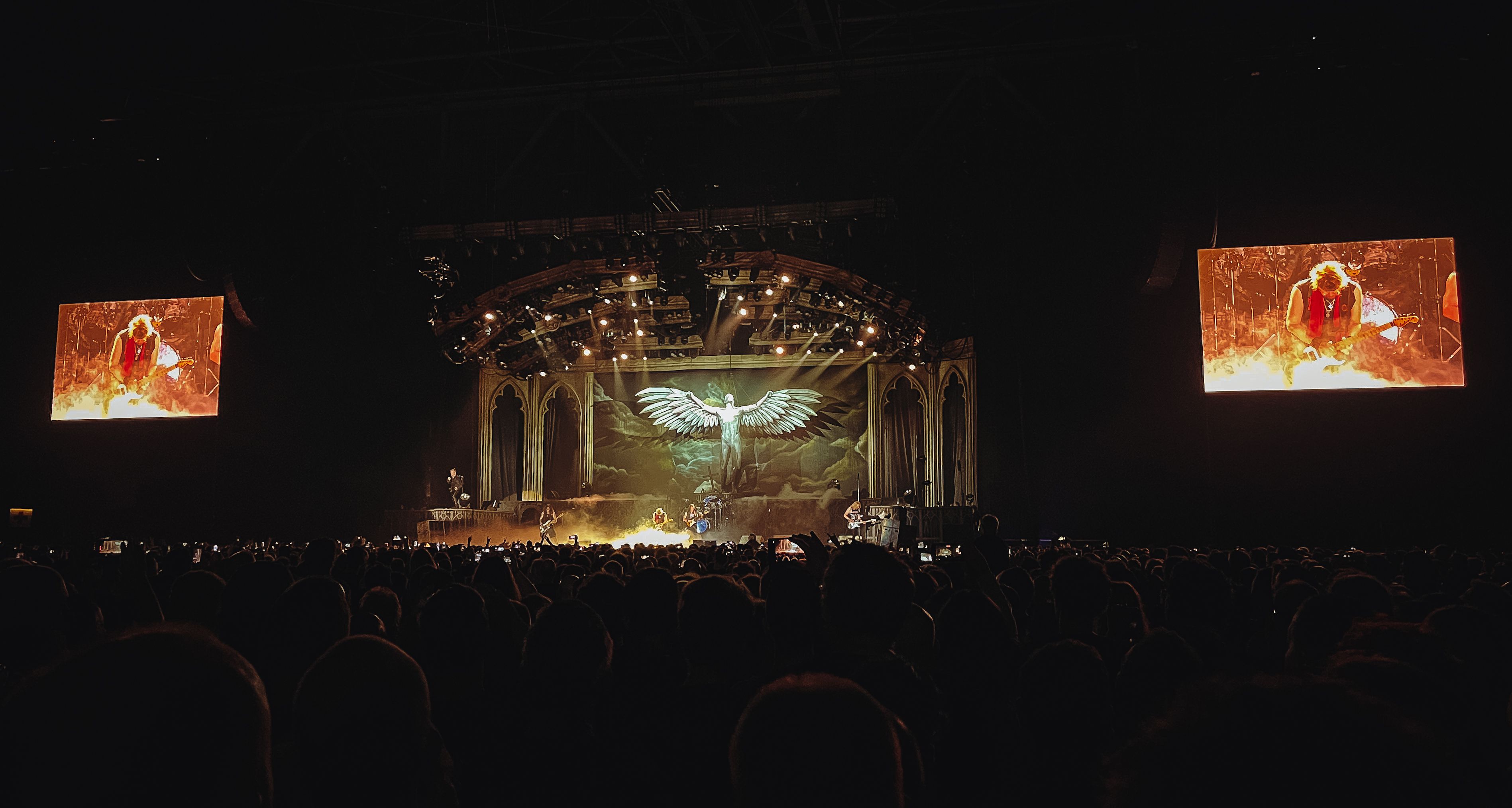 Iron Maiden - Legacy of the Beast 2022 - Gelredome - Giant Angellike figure towering above the Band