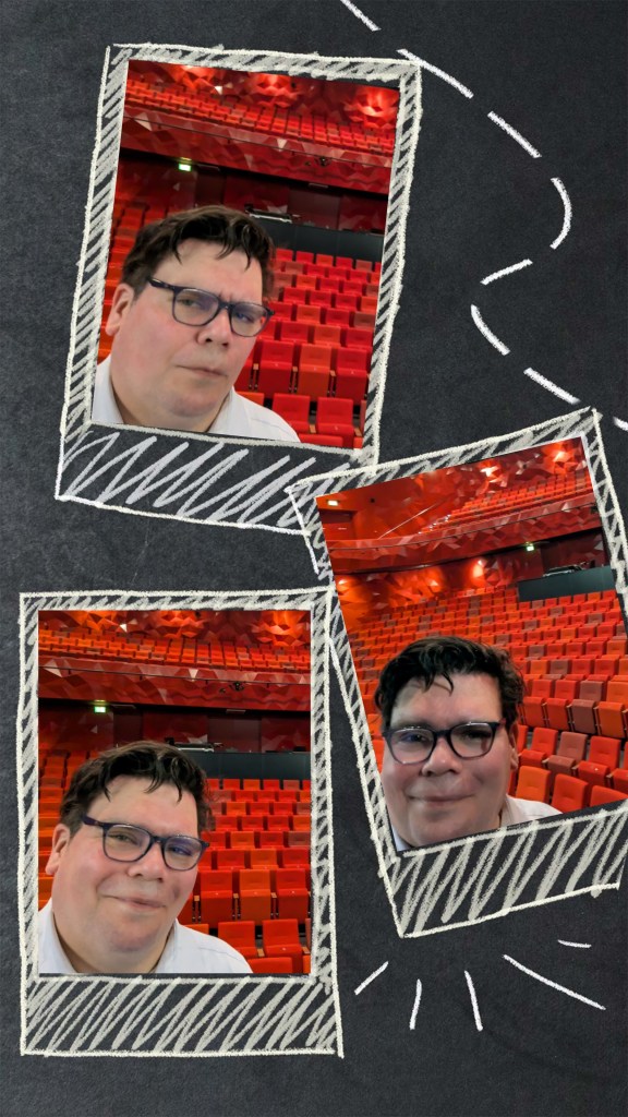 Collage va selfies van Randy in de grote zaak van Theater Zuidplein, gemaakt door Google Photos